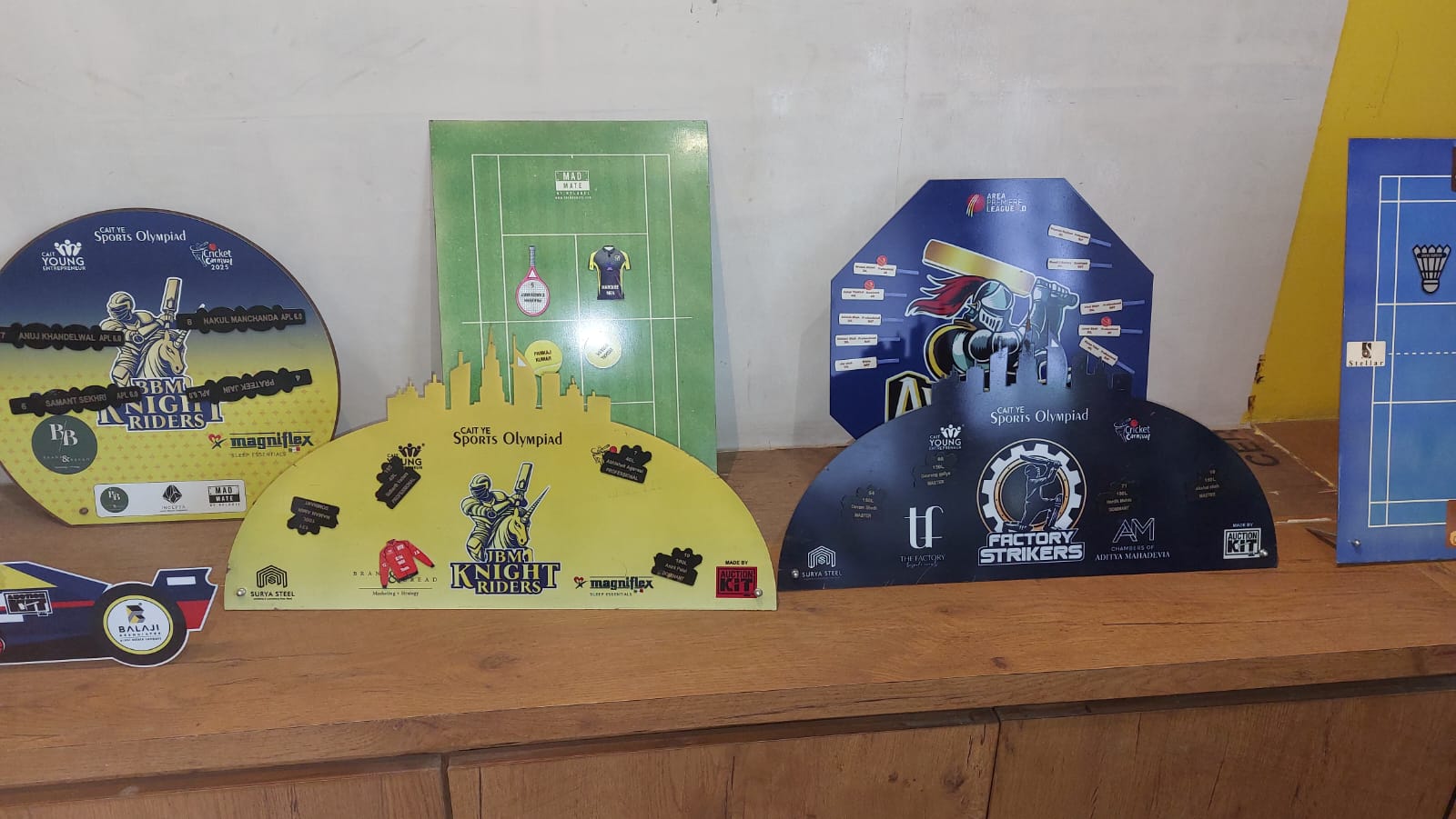 MAD MATE custom player and team display stands